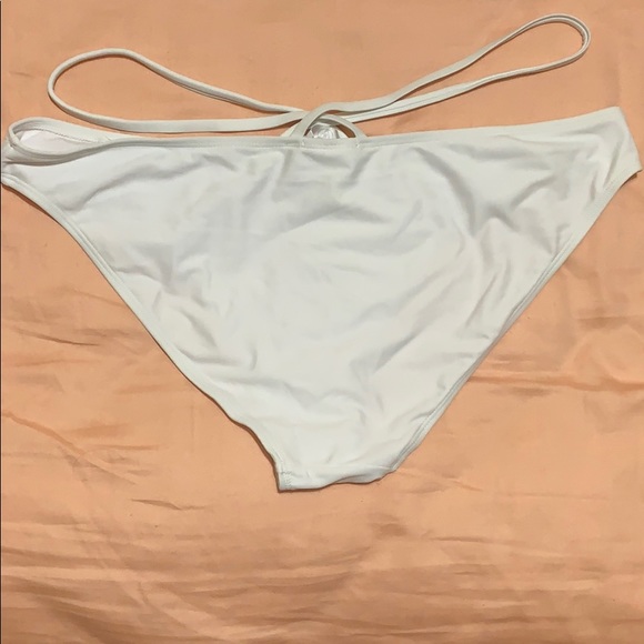 Missguided white bikini set - Picture 4 of 11